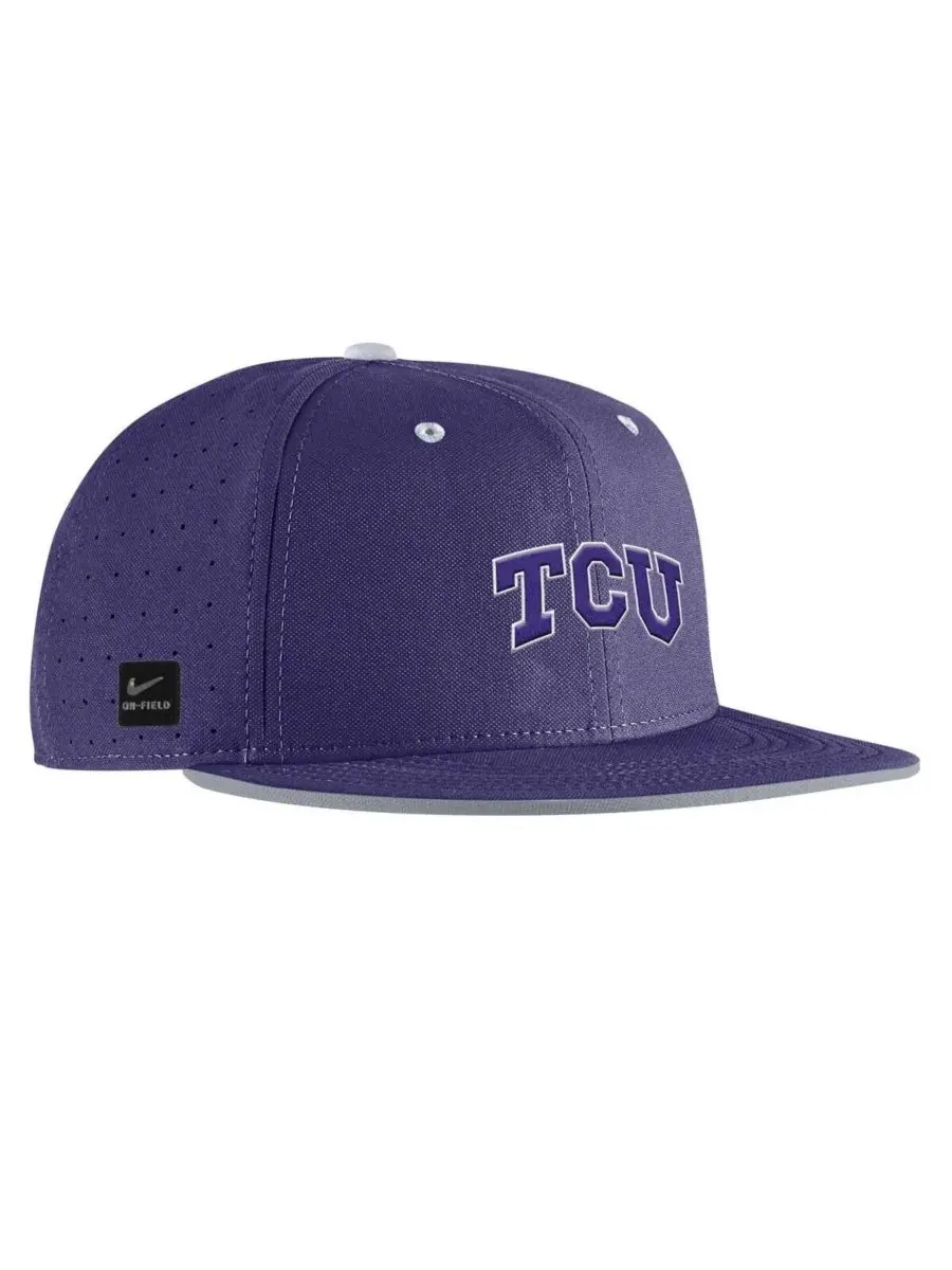 Nike Мужская фиолетовая бейсболка TCU Horned Frogs On-Field True Performance — изображение 3 из 3, фиолетовый