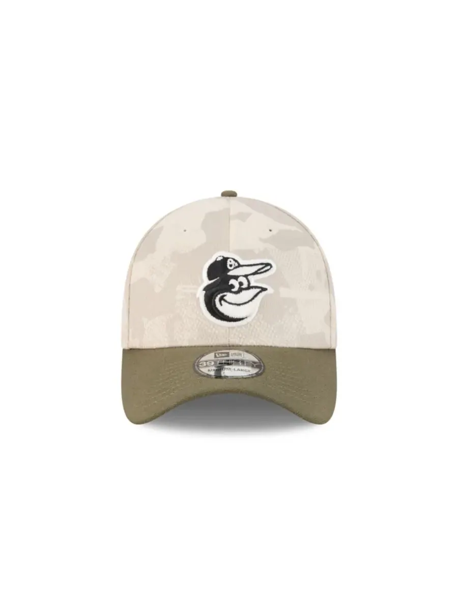 New Era Мужская светло-бежевая/оливковая кепка Baltimore Orioles ко Дню вооруженных сил 2025 года — изображение 3 из 7