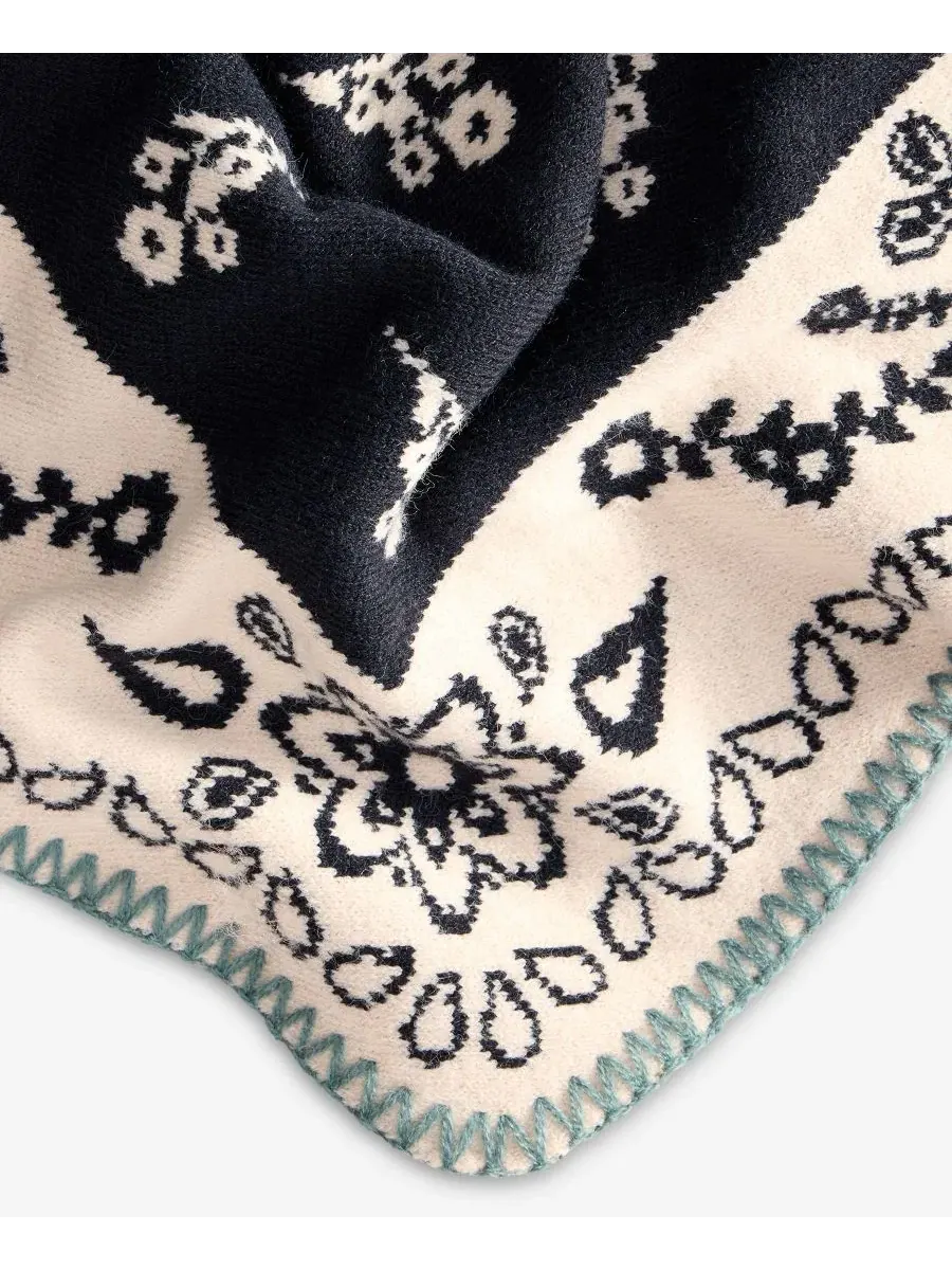 Треугольный вязаный шарф с узором бандана Paisley Style & Co — изображение 3 из 4, белый