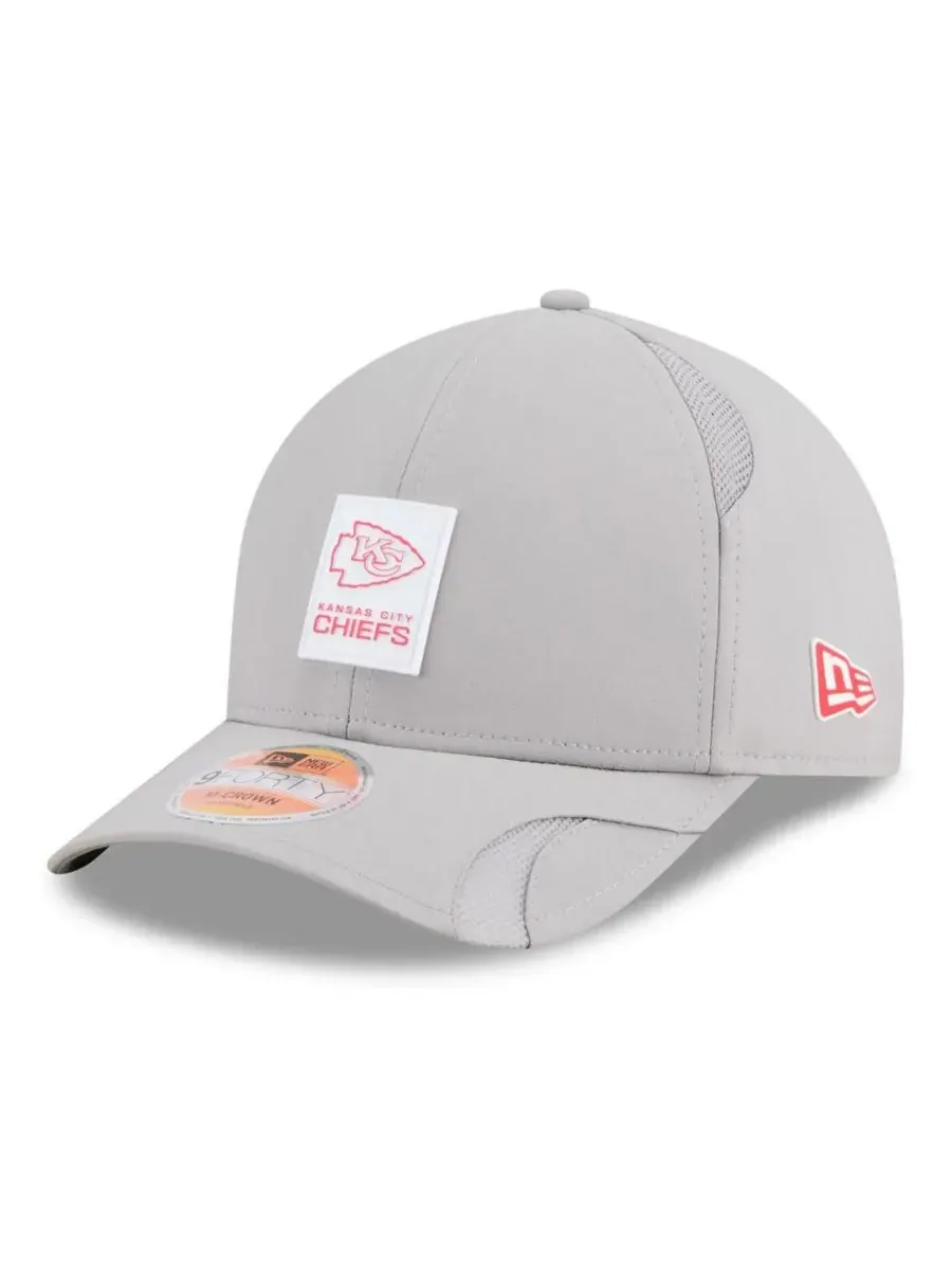 New Era Мужская серая регулируемая бейсболка Kansas City Chiefs 2025 Sideline M-Crown 9FORTY — изображение 1 из 5, серый