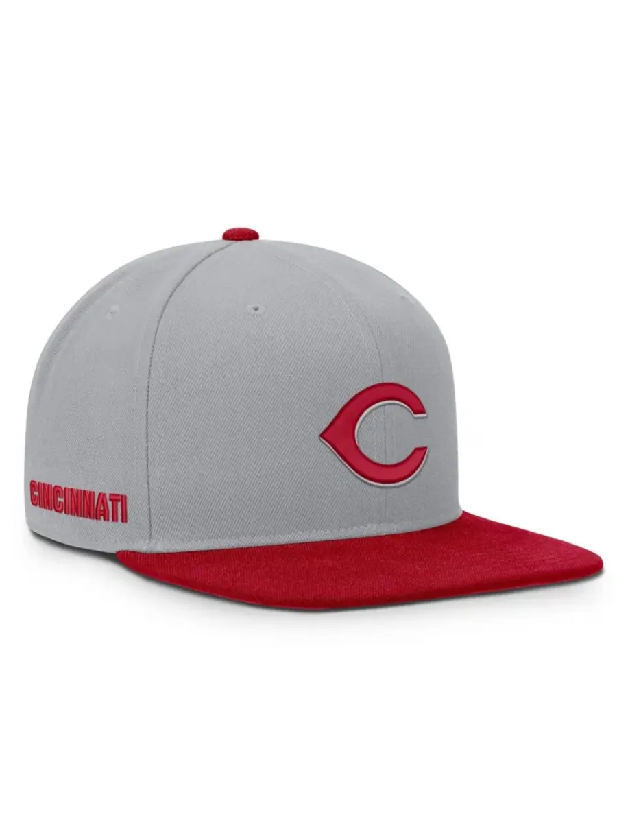 Бейсболка с высокой тульей и плоским козырьком, с вышивкой Cincinnati Reds Nike — изображение 1 из 4, серый красный