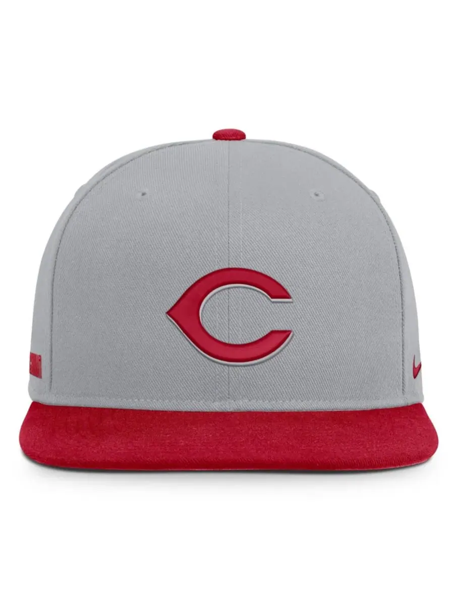 Бейсболка с высокой тульей и плоским козырьком, с вышивкой Cincinnati Reds Nike — изображение 2 из 4, серый красный