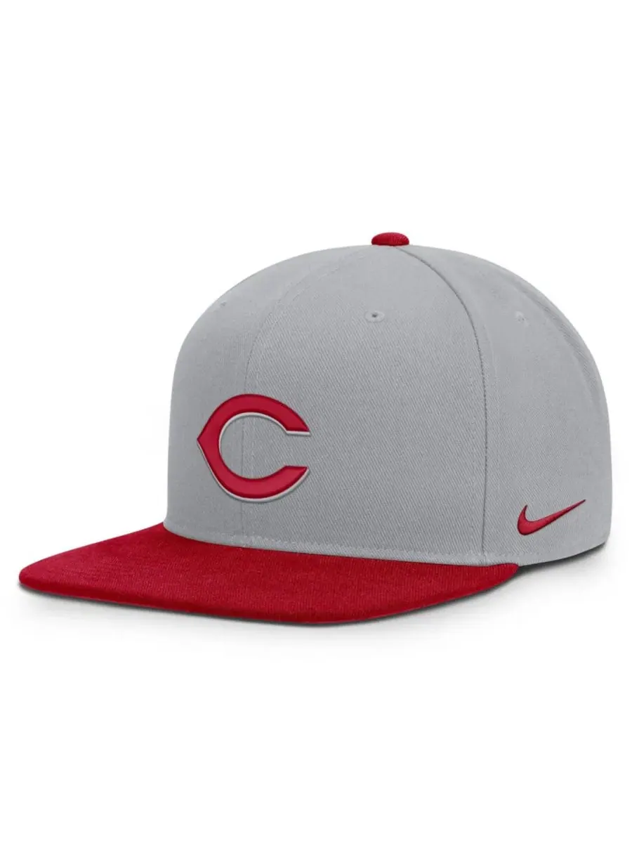 Бейсболка с высокой тульей и плоским козырьком, с вышивкой Cincinnati Reds Nike — изображение 3 из 4, серый красный