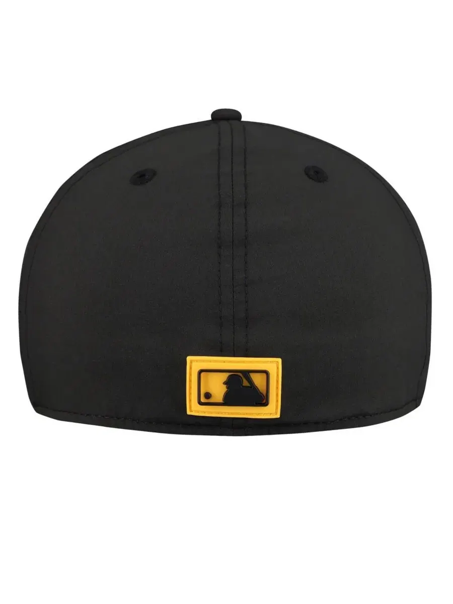 Мужская черная кепка Pittsburgh Pirates 2026 Clubhouse Alternate 59FIFTY Fitted Hat New Era — изображение 2 из 4, черный