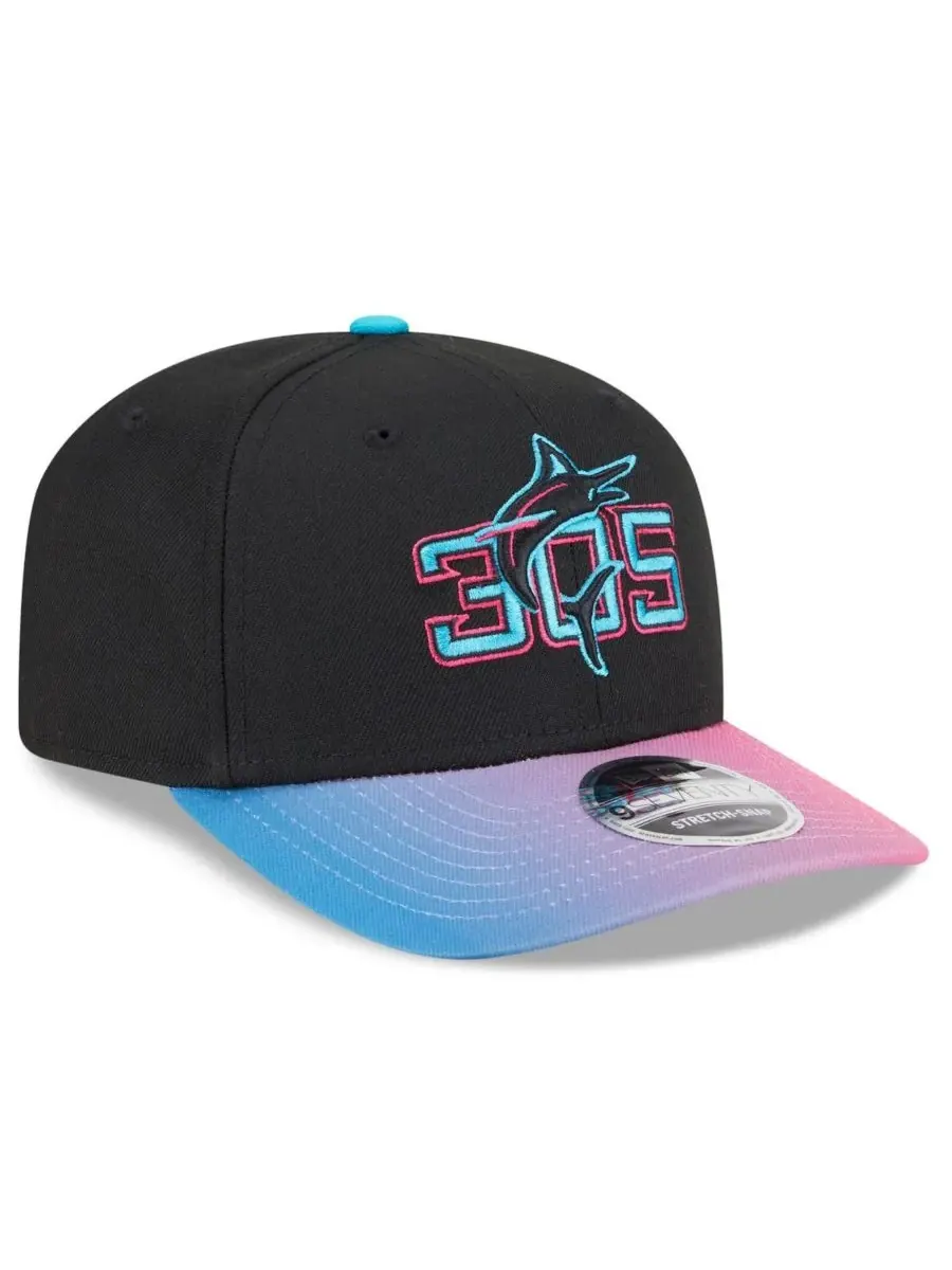 New Era Мужская кепка Miami Marlins 2025 City Connect 9SEVENTY с регулируемым размером — изображение 2 из 4, черный розовый