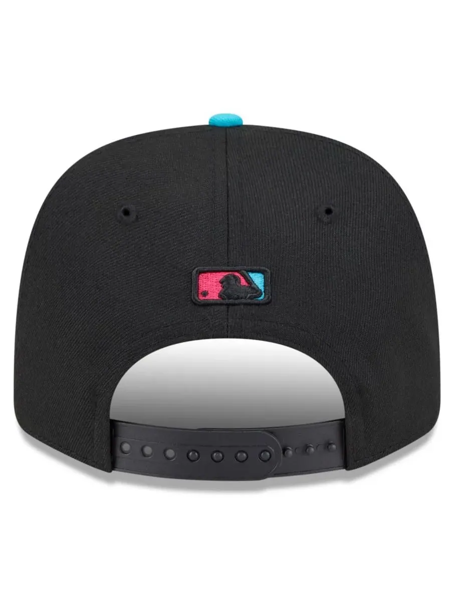 New Era Мужская кепка Miami Marlins 2025 City Connect 9SEVENTY с регулируемым размером — изображение 4 из 4, черный розовый