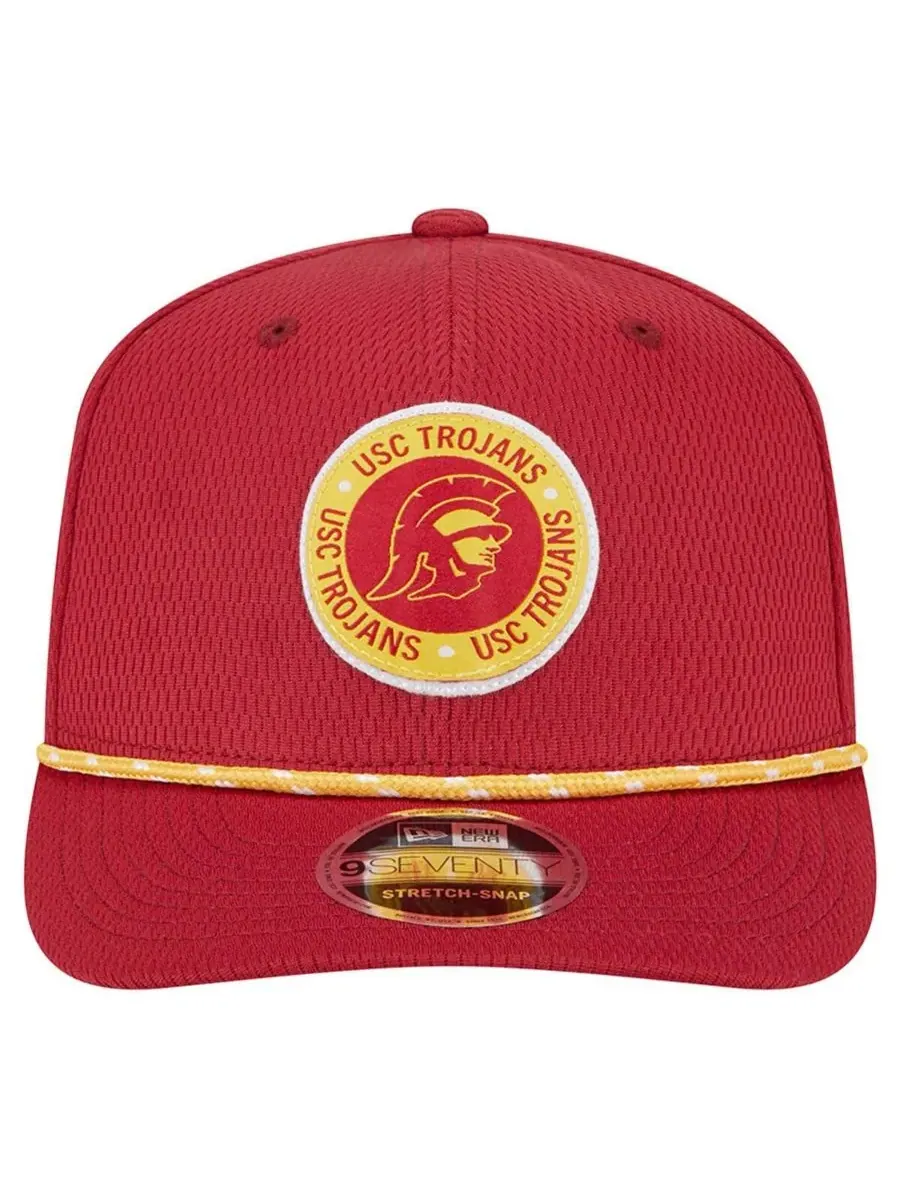 New Era Мужская кепка COOLERA 9SEVENTY с эластичной застежкой и шнурком, цвета малиновой футболки — изображение 2 из 4