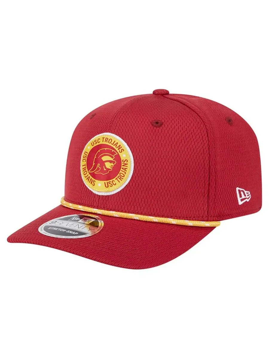 New Era Мужская кепка COOLERA 9SEVENTY с эластичной застежкой и шнурком, цвета малиновой футболки — изображение 3 из 4