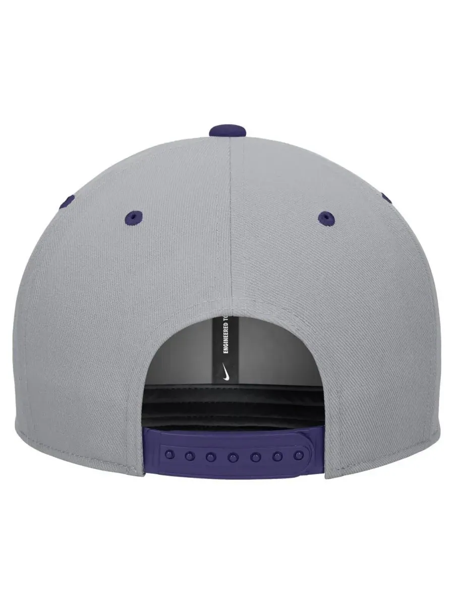 Nike Мужская бело-серая бейсболка Kansas State Wildcats Pro Performance Snapback — изображение 2 из 3, белый серый