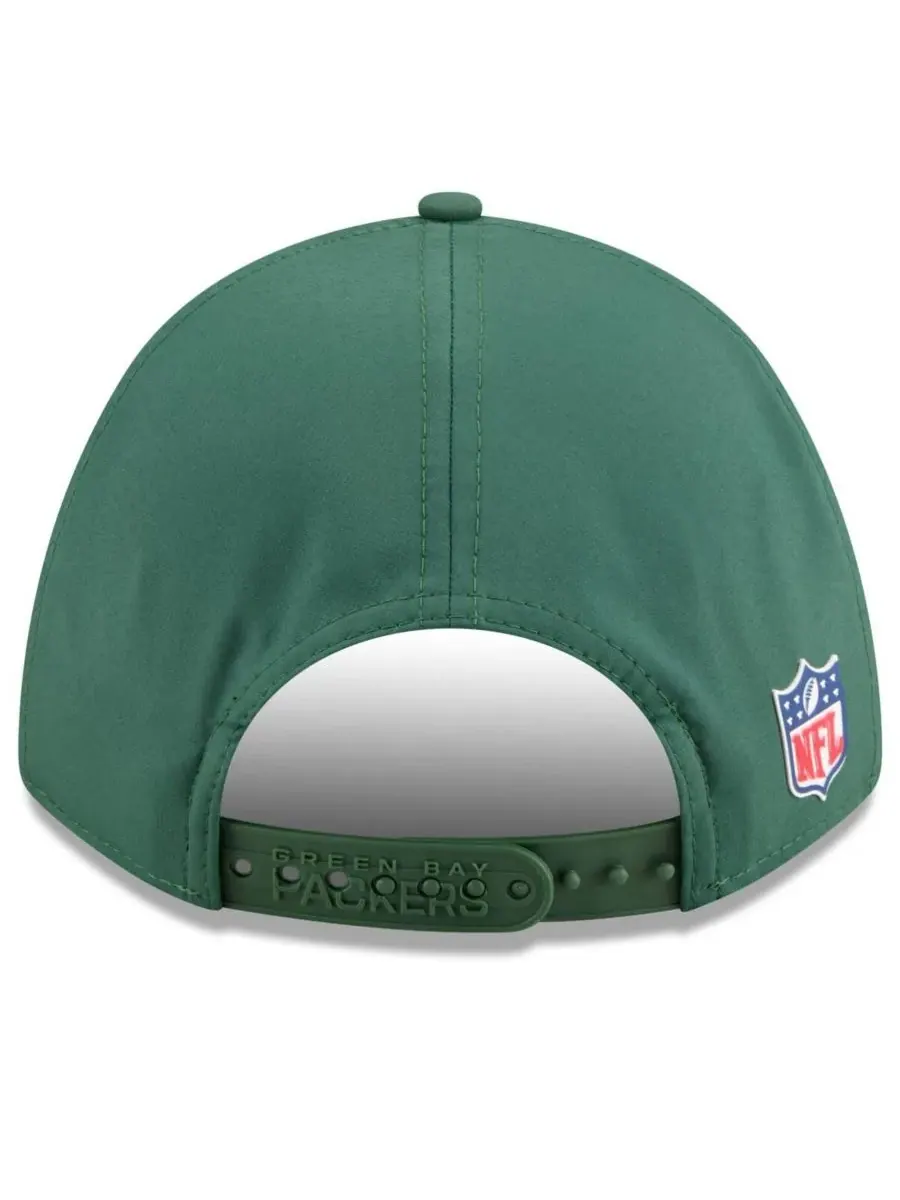 New Era Мужская зеленая регулируемая кепка Green Bay Packers 2025 Sideline M-Crown 9FORTY — изображение 2 из 5, зеленый