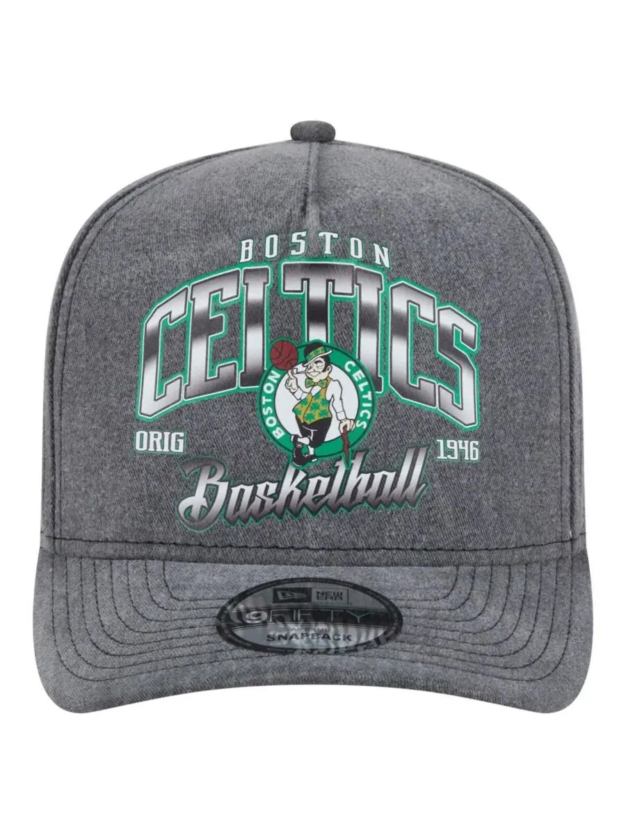 New Era Мужская бейсболка Boston Celtics Throwback Washed Pre-Curved 9FIFTY Snapback угольного цвета — изображение 2 из 4
