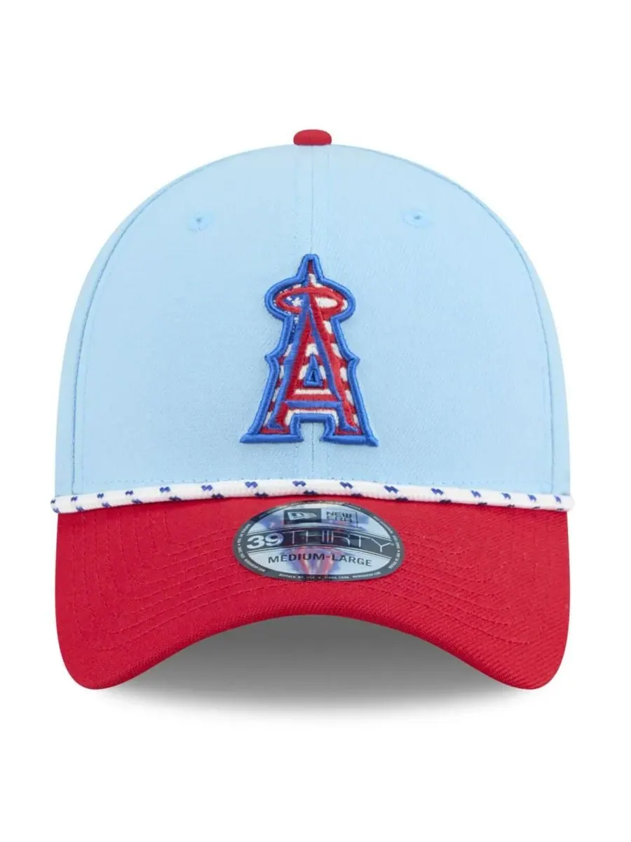 New Era Мужская светло-голубая/красная кепка Los Angeles Angels 2025 Fourth of July 39THIRTY Flex — изображение 3 из 4