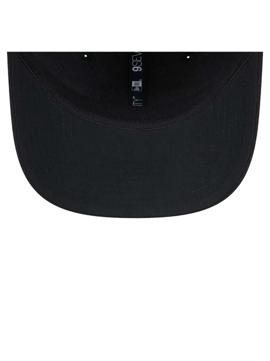 New Era Мужская черная кепка COOLERA 9SEVENTY Iowa Hawkeyes с эластичной застежкой-кнопкой — изображение 2 из 5, черный