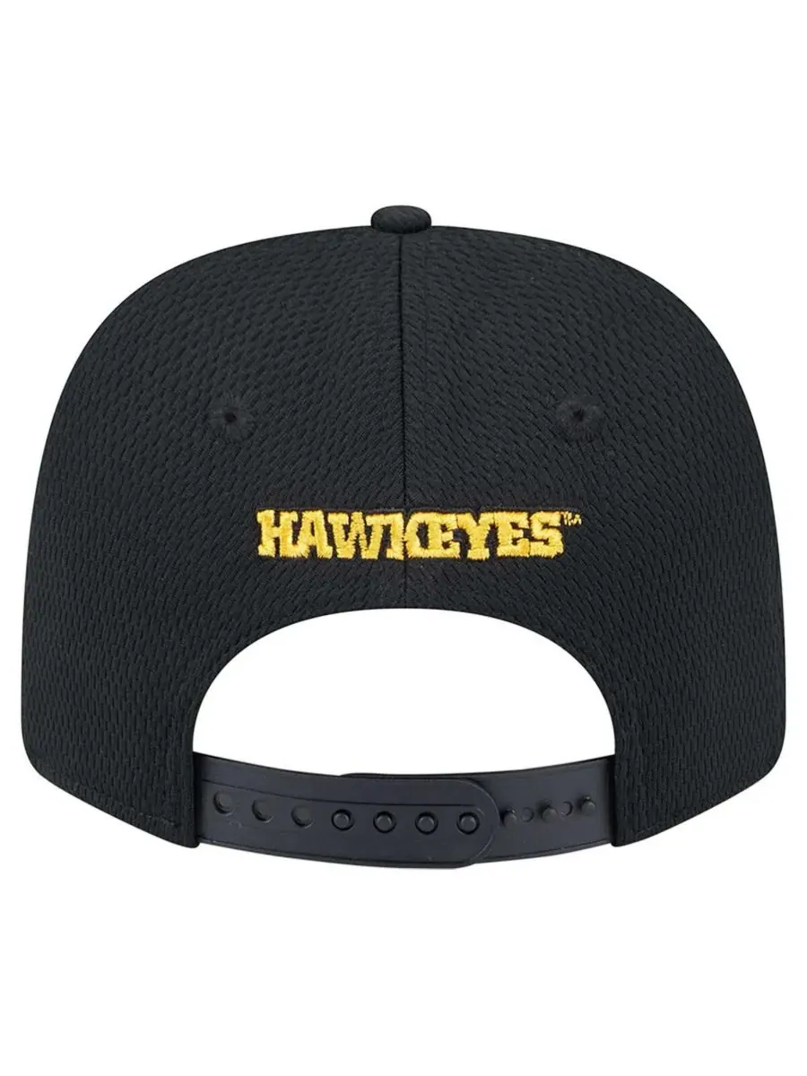 New Era Мужская черная кепка COOLERA 9SEVENTY Iowa Hawkeyes с эластичной застежкой-кнопкой — изображение 3 из 5, черный