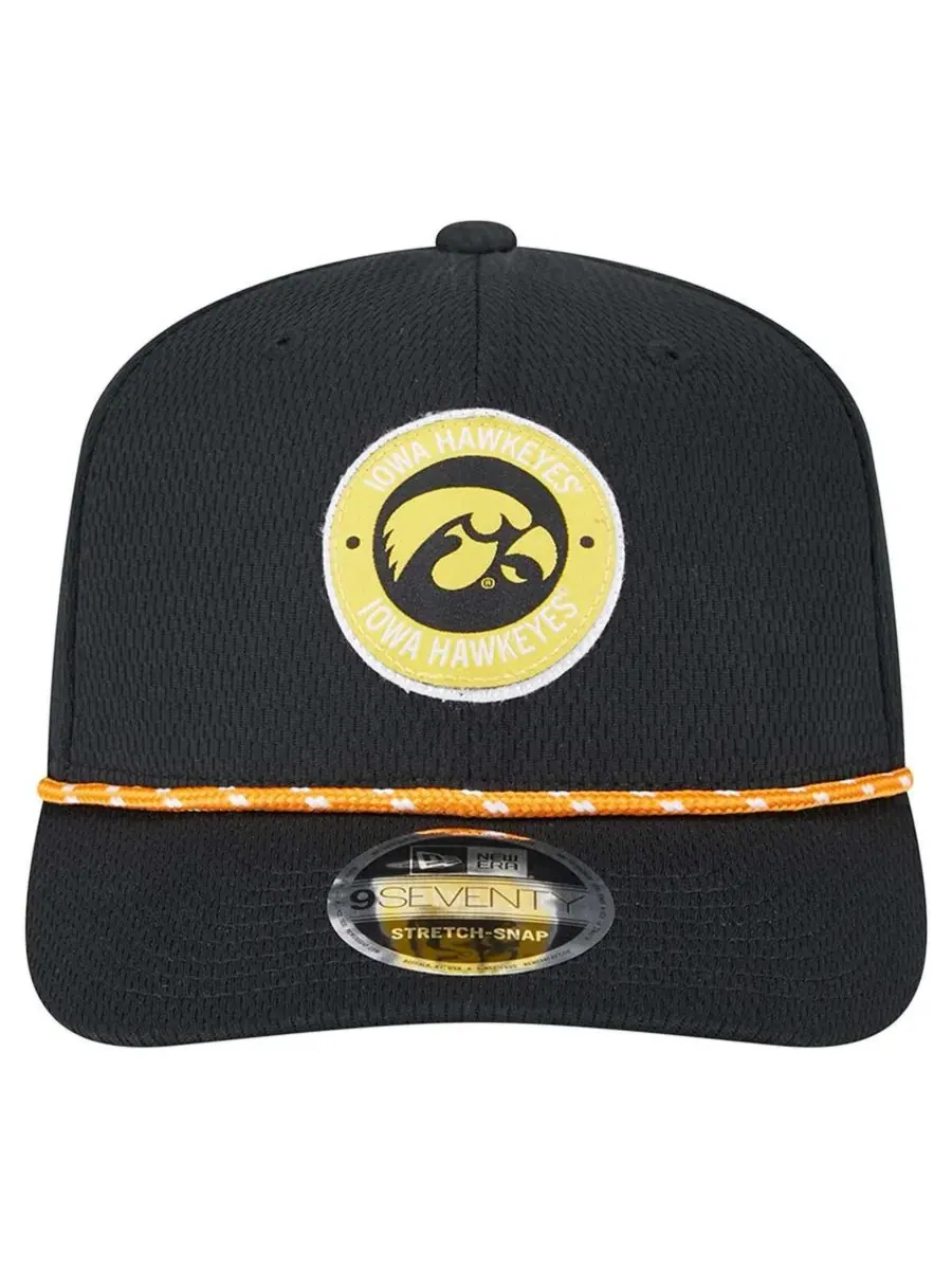 New Era Мужская черная кепка COOLERA 9SEVENTY Iowa Hawkeyes с эластичной застежкой-кнопкой — изображение 5 из 5, черный