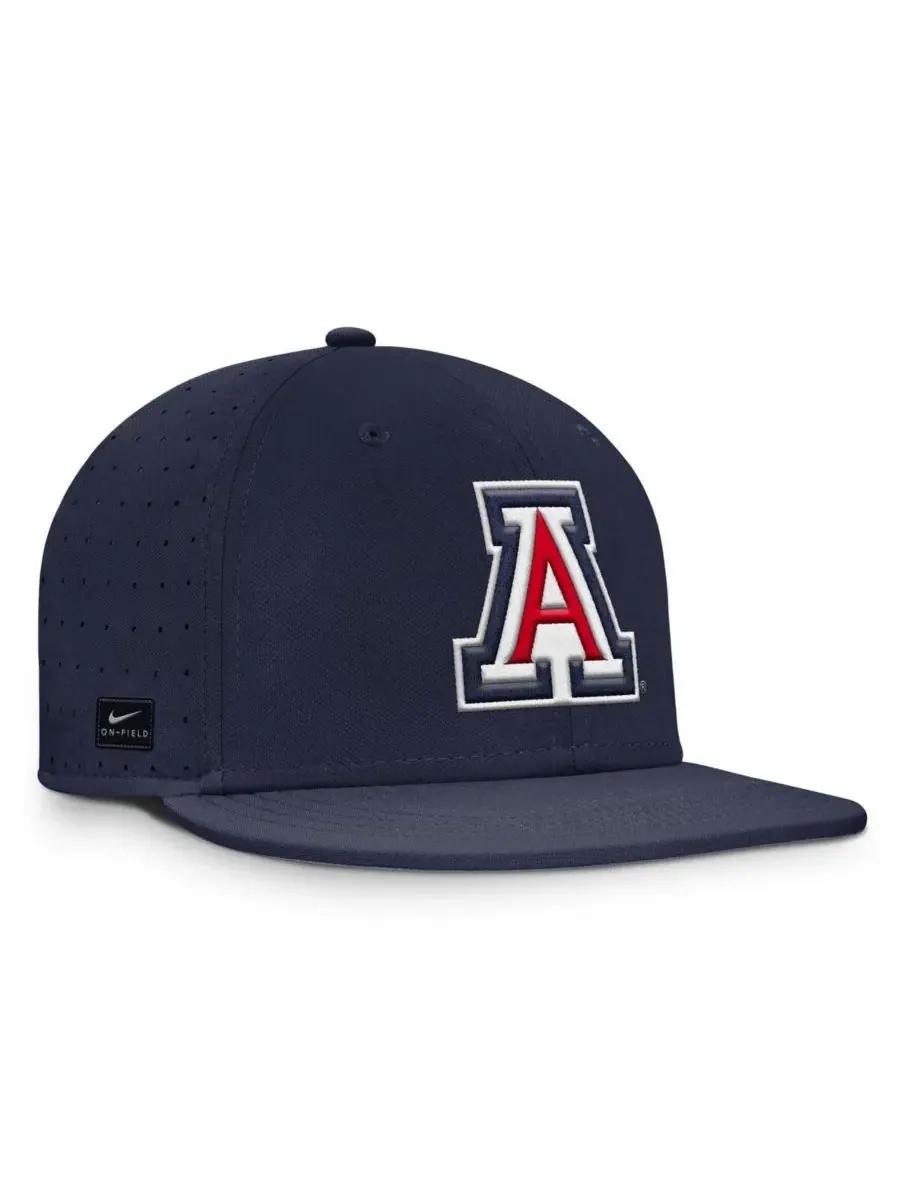 Nike Мужская темно-синяя бейсболка Arizona Wildcats On-Field Dugout True Performance Fitted Hat — изображение 4 из 5
