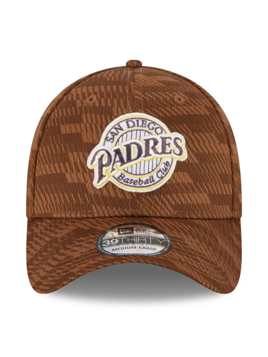 New Era Мужская коричневая бейсболка San Diego Padres 2025 MLB Clubhouse 39THIRTY Flex Hat — изображение 4 из 5, коричневый