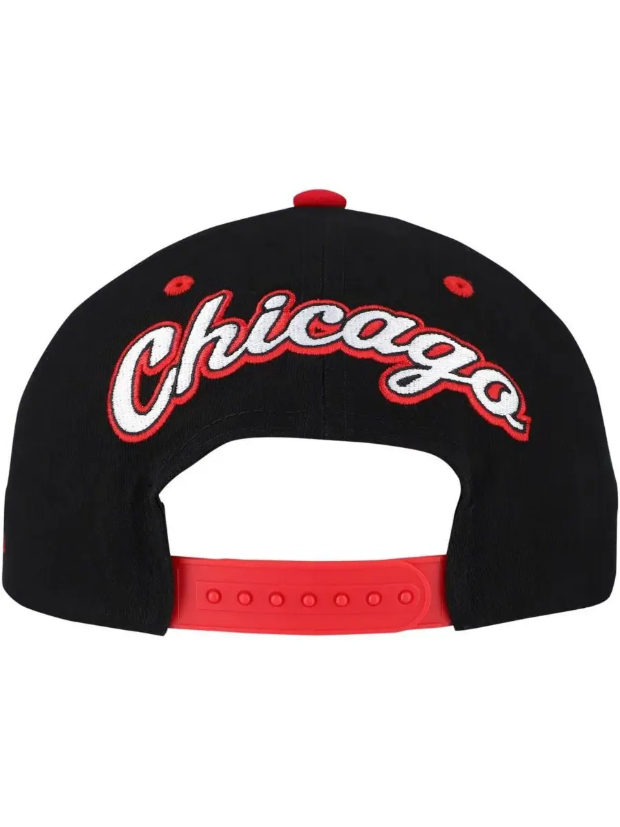 Mitchell & Ness Мужская кепка Chicago Blackhawks черно-красного цвета с двухцветной регулируемой — изображение 2 из 4