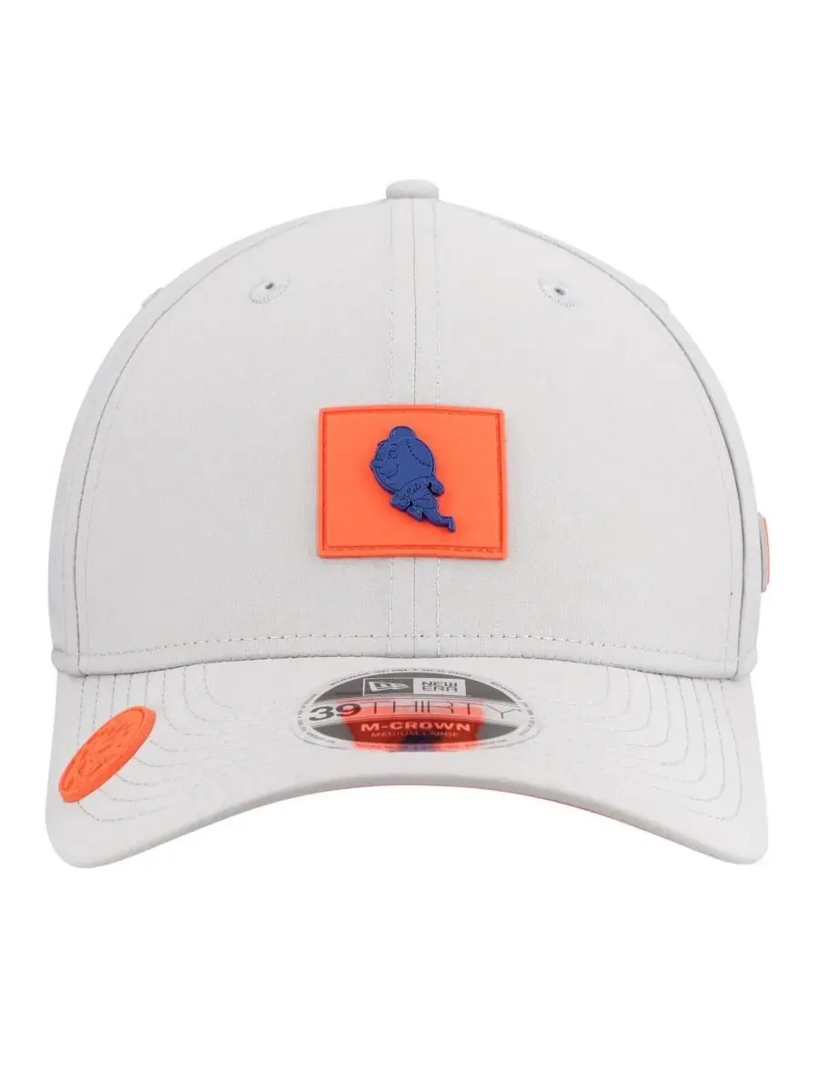 Кепка New York Mets 2026 Clubhouse Alternate 39THIRTY Flex New Era — изображение 2 из 4, серый