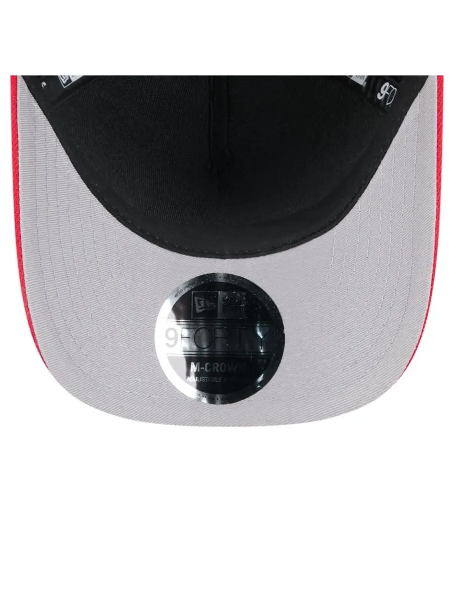 New Era Мужская кепка 9FORTY A-Frame M-Crown с регулируемой высотой, черно-красная, с символикой — изображение 2 из 5