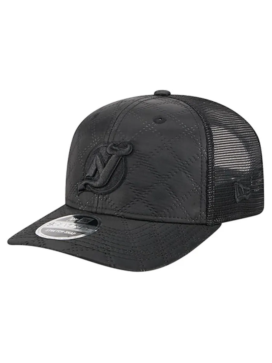 New Era Мужская черная стеганая нейлоновая кепка-тракер New Jersey Devils 9SEVENTY с регулируемым — изображение 1 из 4