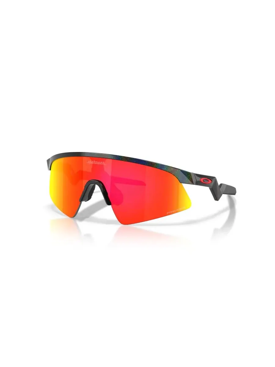 Детские солнцезащитные очки Resistor Sweep из коллекции Patrick Mahomes II, OJ9015 Oakley JR — изображение 1 из 8, черный