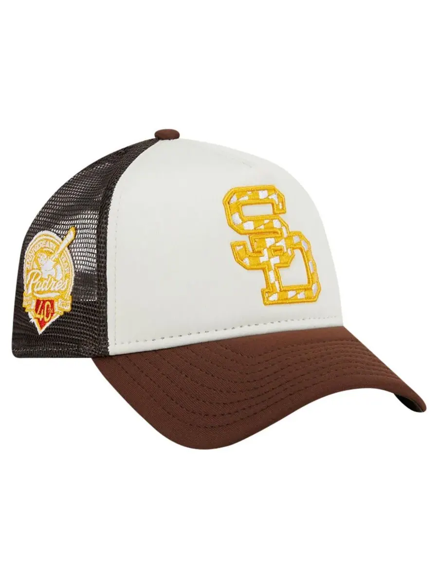 New Era Мужская бело-коричневая кепка-тракер San Diego Padres с клетчатым флагом и регулируемым — изображение 1 из 5