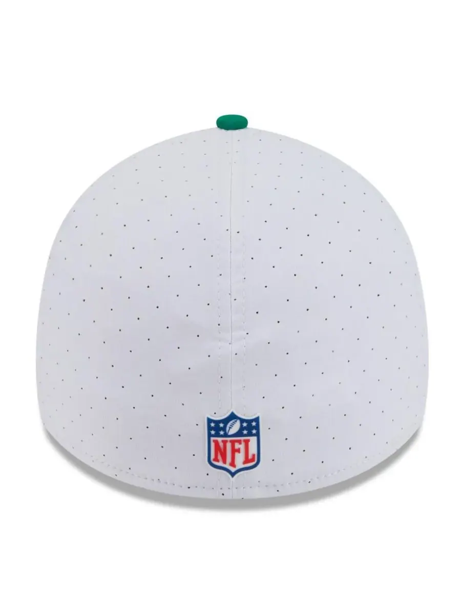 New Era Мужская кепка 39THIRTY Flex белого/зеленого цвета с логотипом тренировочного лагеря НФЛ — изображение 4 из 4