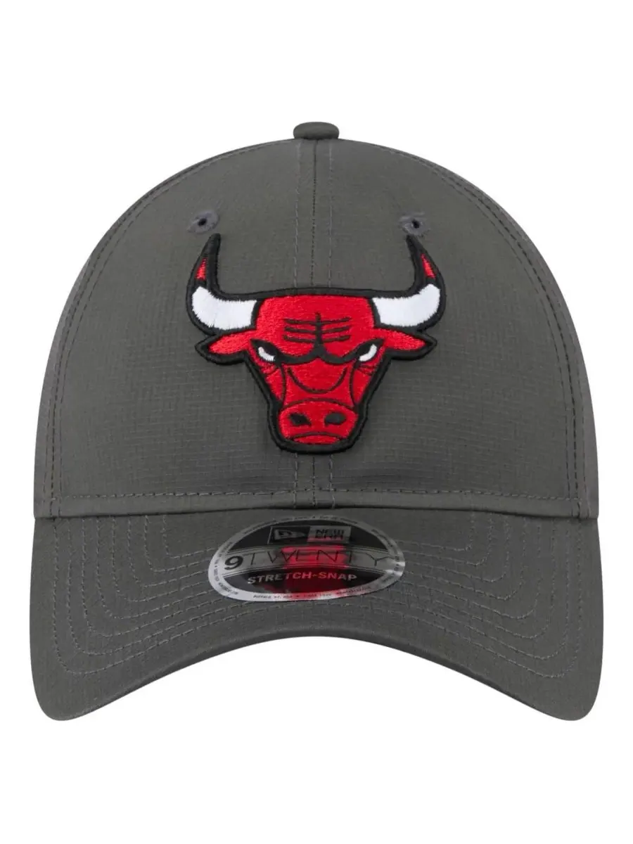 New Era Мужская регулируемая кепка Chicago Bulls Active Ripstop 9TWENTY — изображение 2 из 4, темно-серый