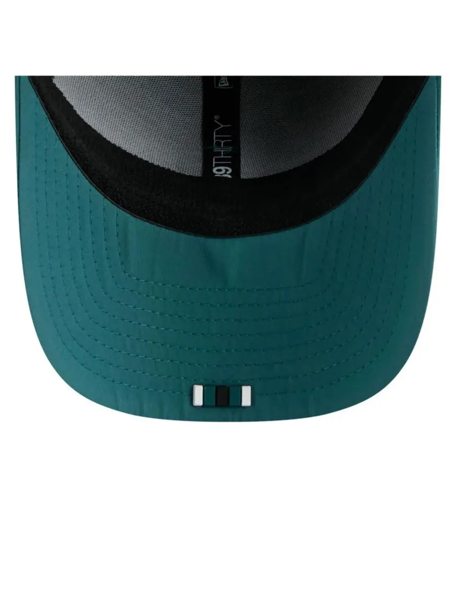 New Era Мужская кепка Philadelphia Eagles 2025 Sideline 39THIRTY Flex — изображение 2 из 5, зеленый
