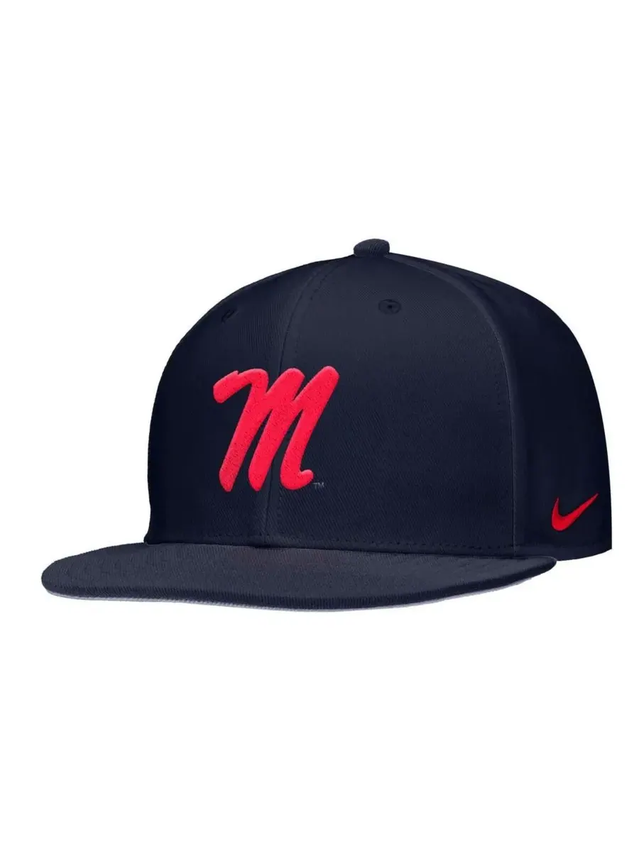 Nike Мужская бейсбольная кепка темно-синего цвета с символикой команды Ole Miss Rebels — изображение 1 из 3, темно-синий