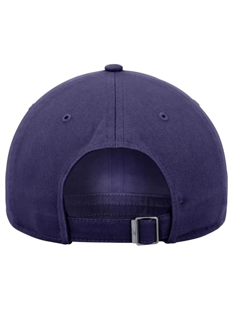 Nike Мужская фиолетовая регулируемая кепка Kansas State Wildcats 2025 On-Field Club — изображение 3 из 3, фиолетовый