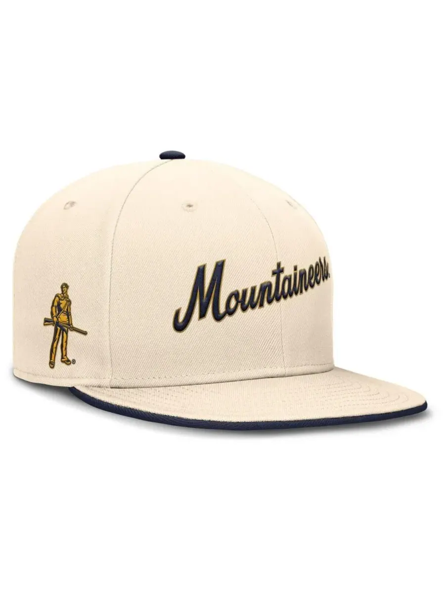 Мужская натуральная бейсболка West Virginia Mountaineers Primetime True Performance Fitted Hat Nike — изображение 1 из 4