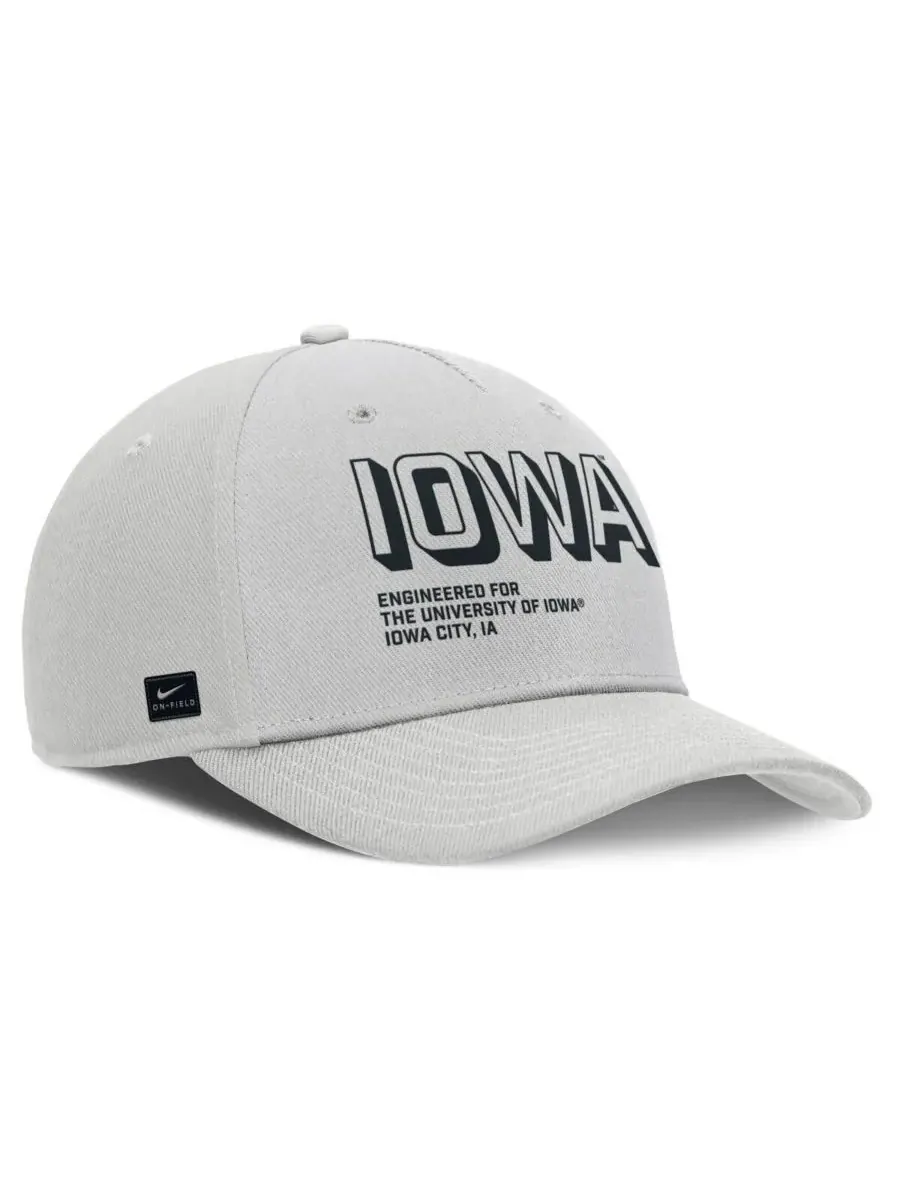 Nike Мужская серая бейсболка Iowa Hawkeyes 2025 Sideline Dust с регулируемой высотой и зауженным — изображение 2 из 3, серый