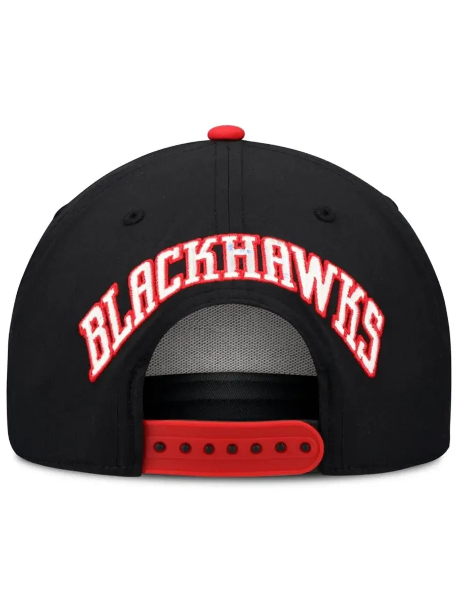 Кепка с вышитым логотипом Chicago Blackhawks On Stage Podium A-Frame Fanatics — изображение 4 из 5, черный красный