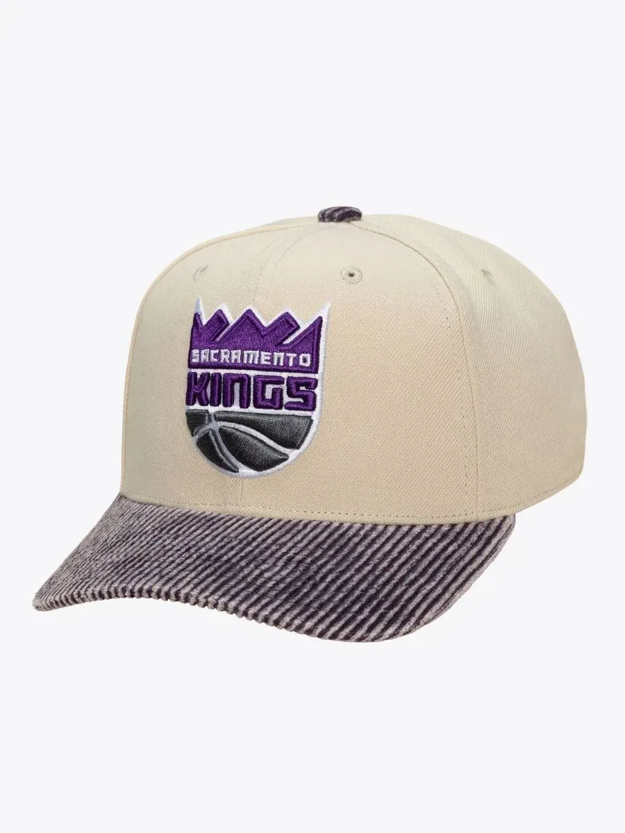 Кепка-снапбек с козырьком из вельвета Sacramento Kings Pro Crown Mitchell & Ness — изображение 1 из 3, кремовый фиолетовый