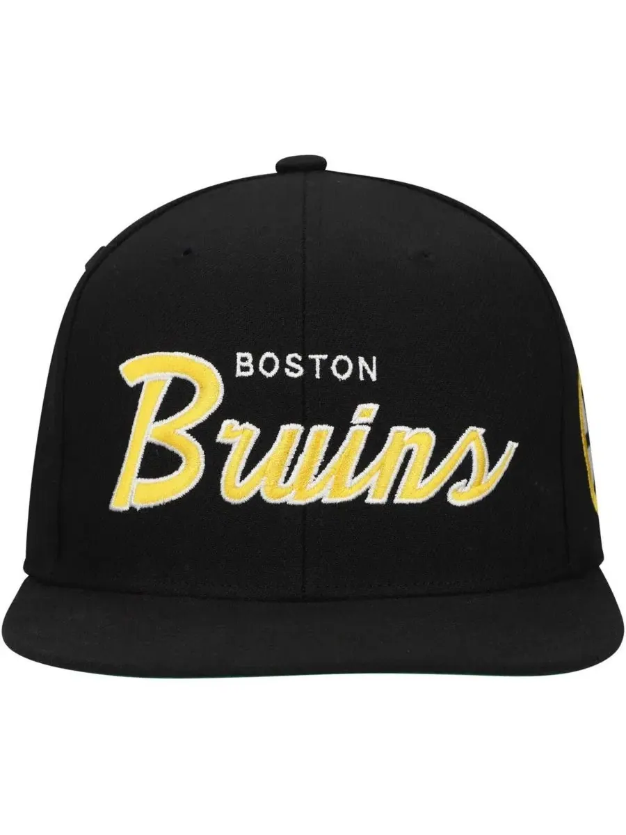 Кепка с вышивкой Boston Bruins Core Team Script 2.0 Mitchell & Ness — изображение 2 из 4, черный