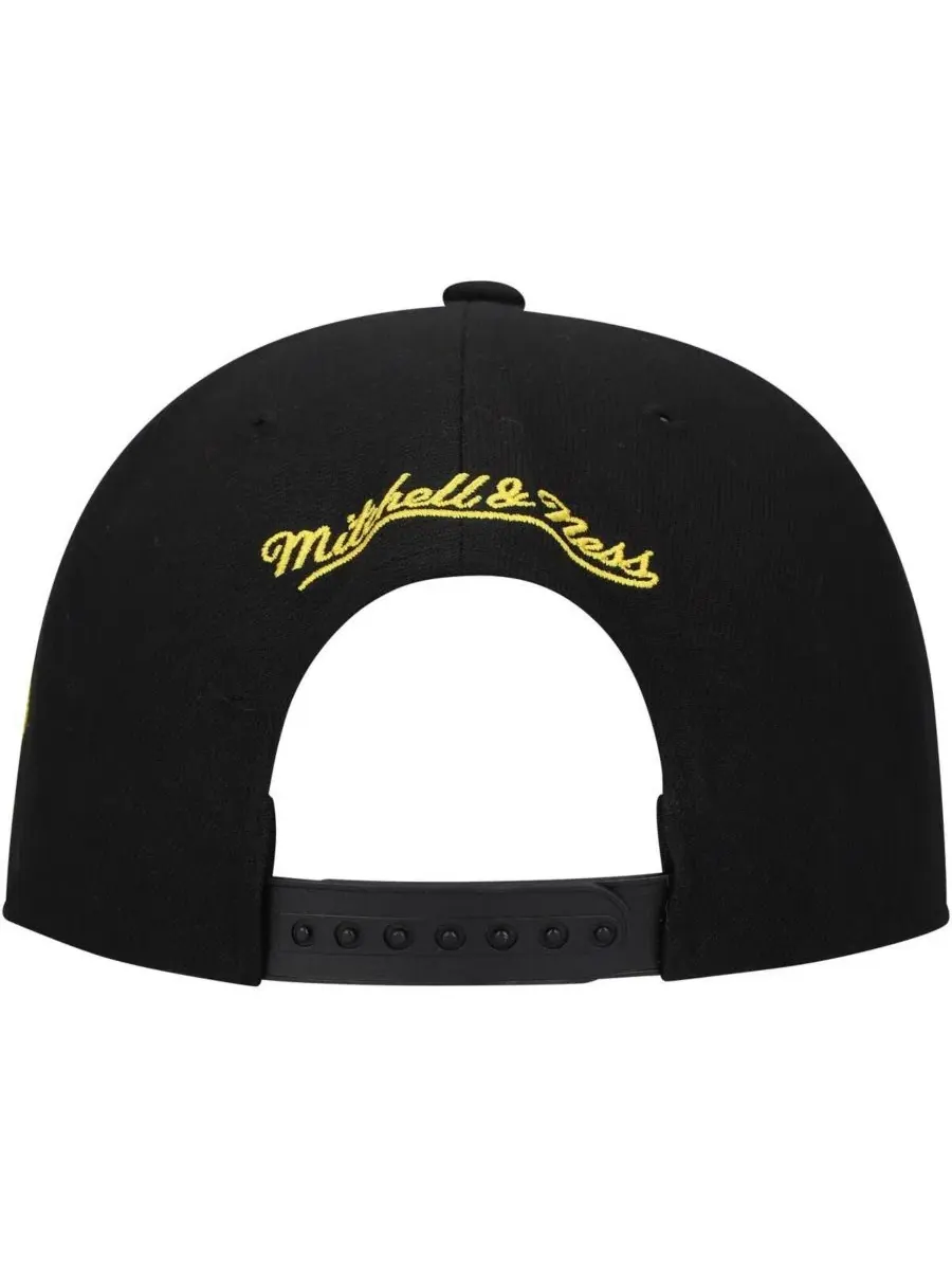 Кепка с вышивкой Boston Bruins Core Team Script 2.0 Mitchell & Ness — изображение 4 из 4, черный