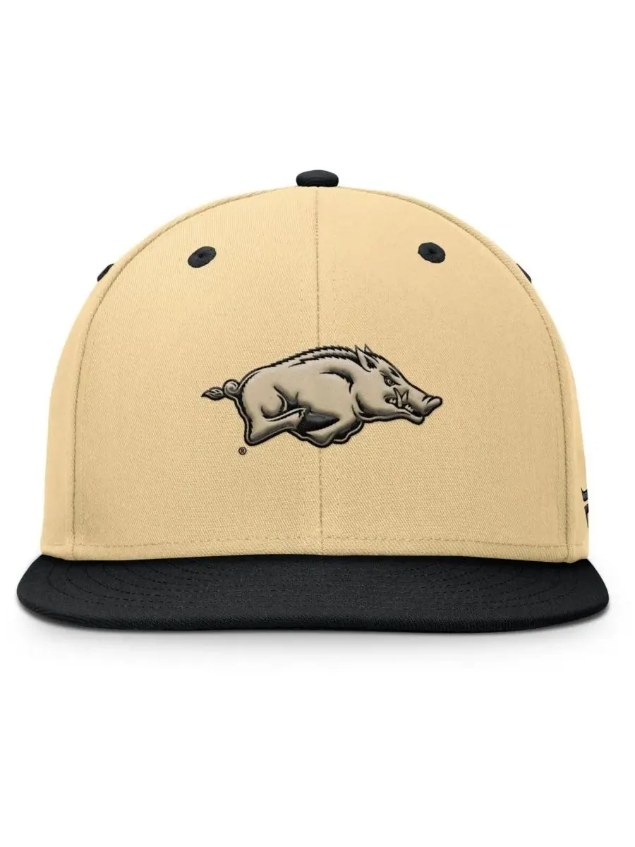 Fanatics Мужская золотисто-черная бейсболка Arkansas Razorbacks Balance Fitted Hat — изображение 2 из 4, хаки черный