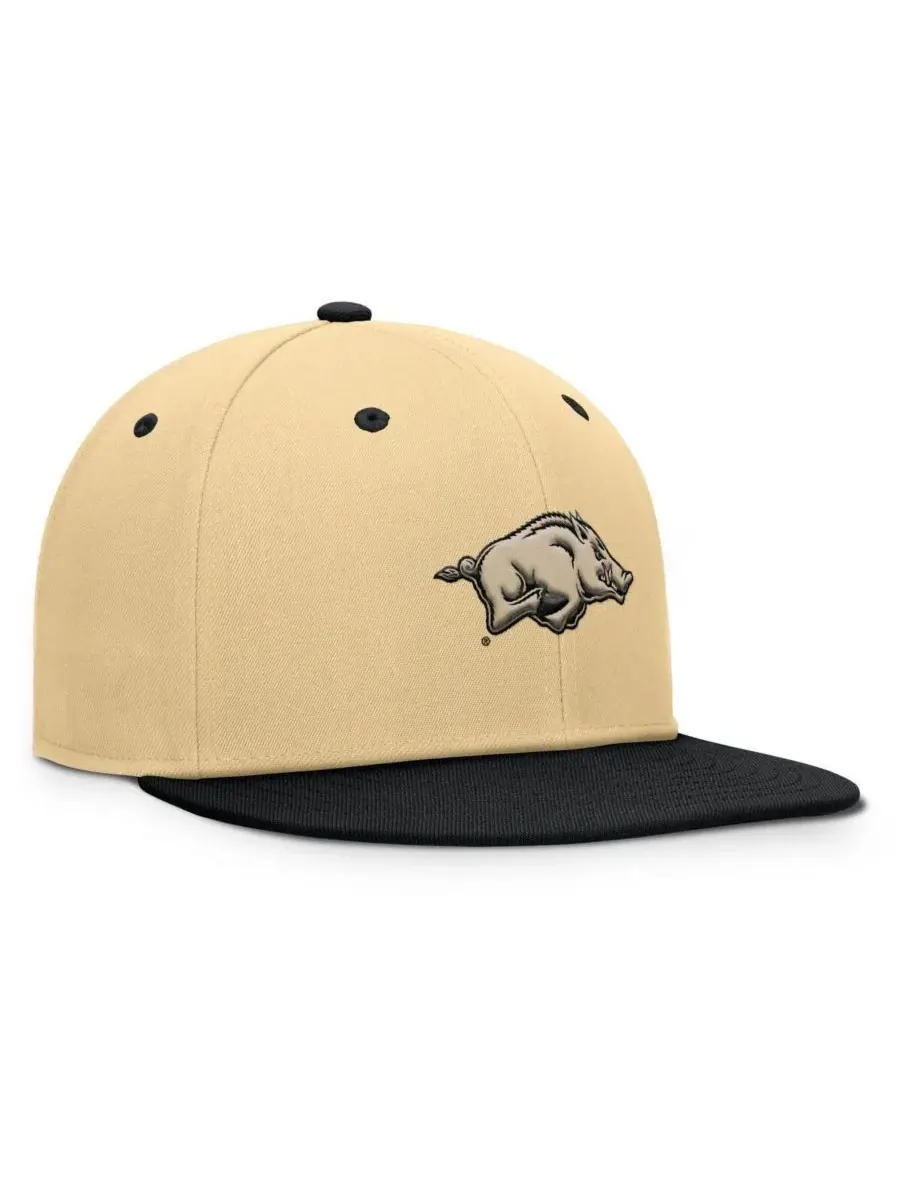 Fanatics Мужская золотисто-черная бейсболка Arkansas Razorbacks Balance Fitted Hat — изображение 3 из 4, хаки черный