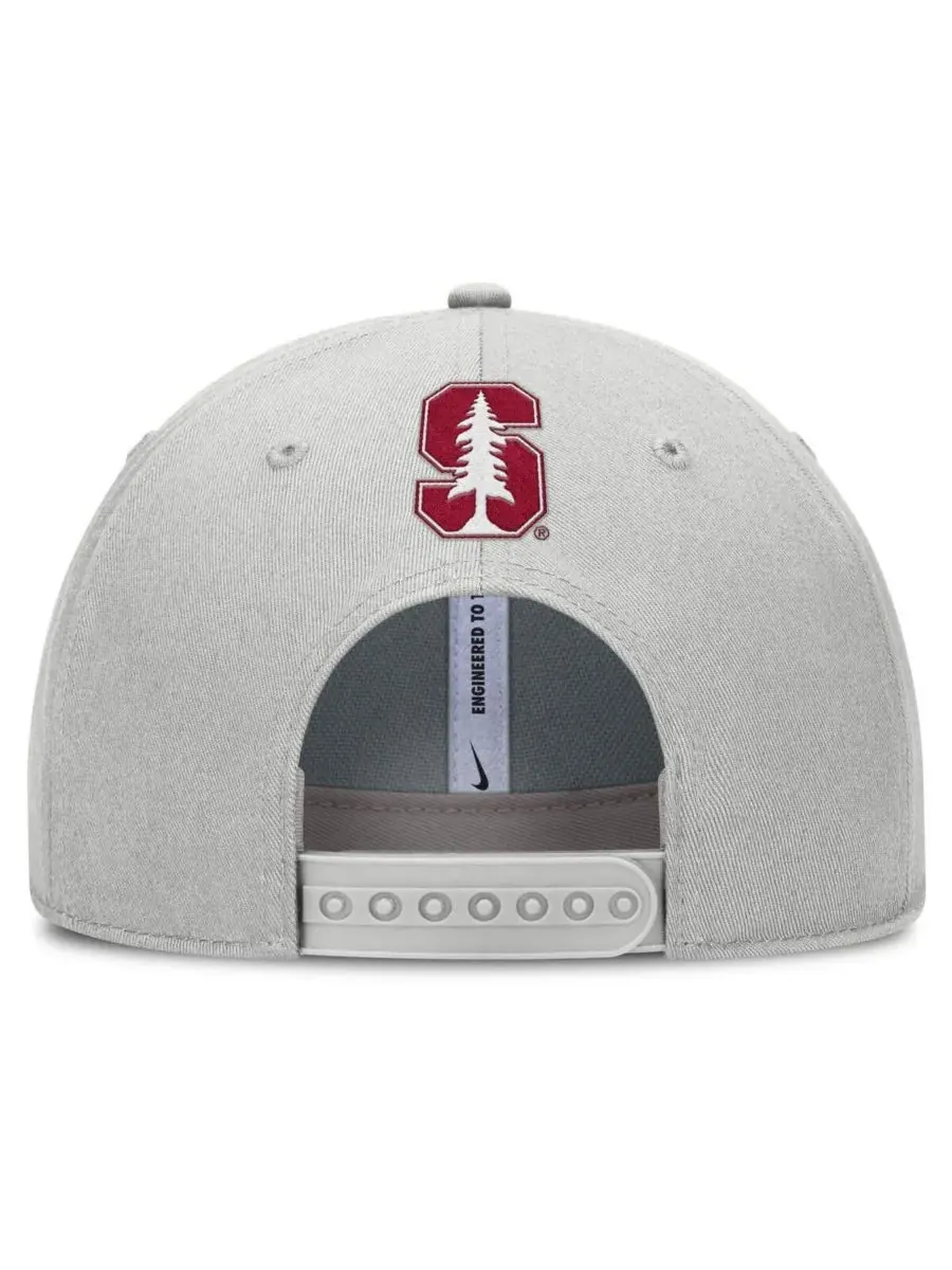 Nike Мужская серая кепка Stanford Cardinal 2025 Sideline Dust с регулируемой высотой и зауженным — изображение 3 из 4, серый