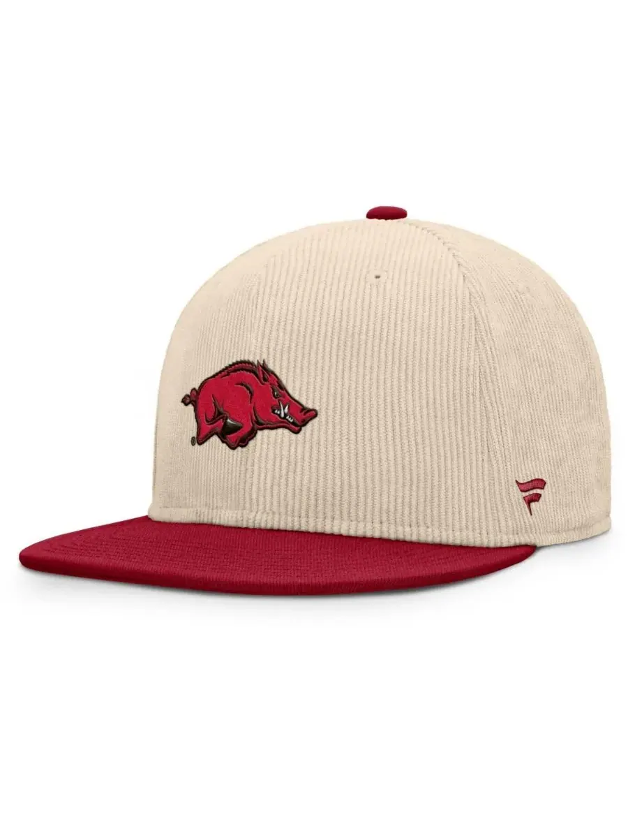 Fanatics Мужская бежевая бейсболка с изображением кэтчера команды Arkansas Razorbacks — изображение 1 из 4, бежевый