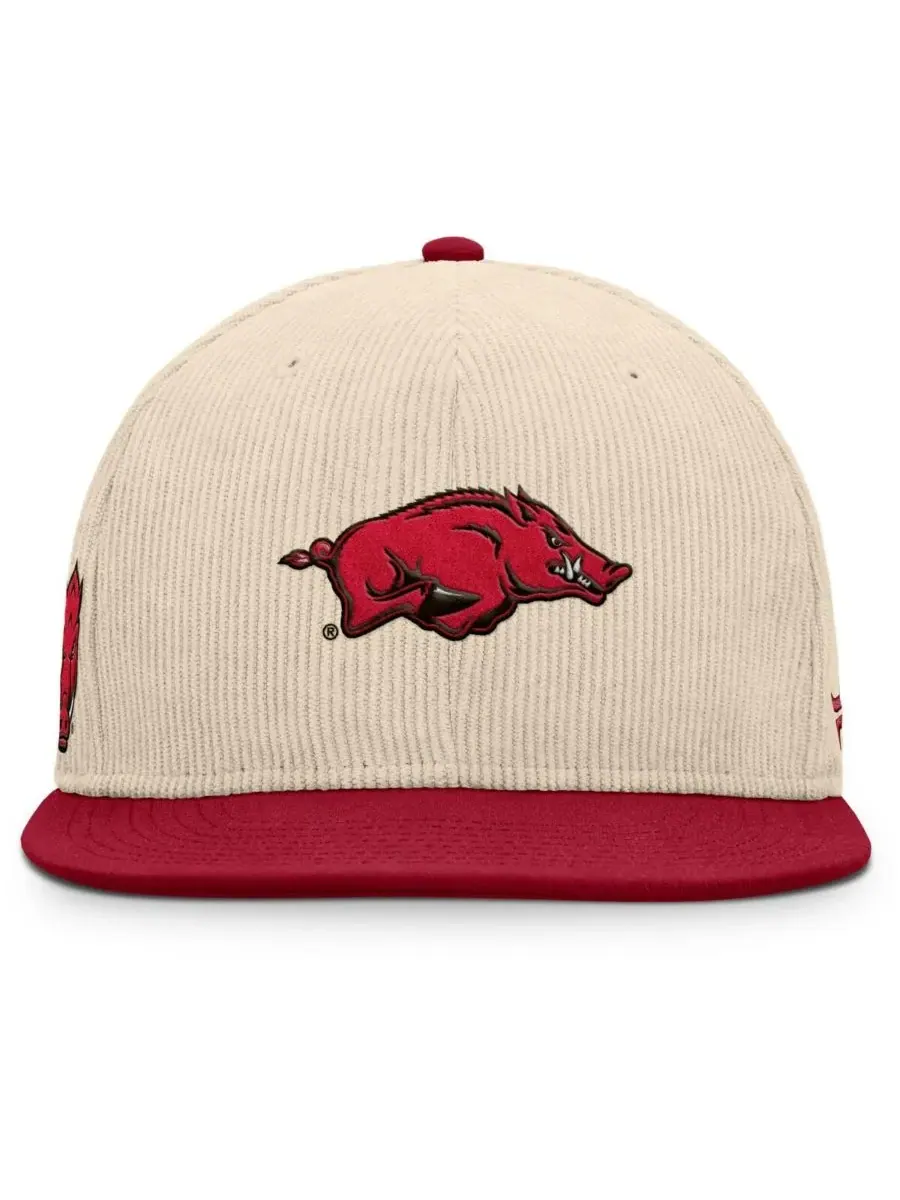 Fanatics Мужская бежевая бейсболка с изображением кэтчера команды Arkansas Razorbacks — изображение 2 из 4, бежевый