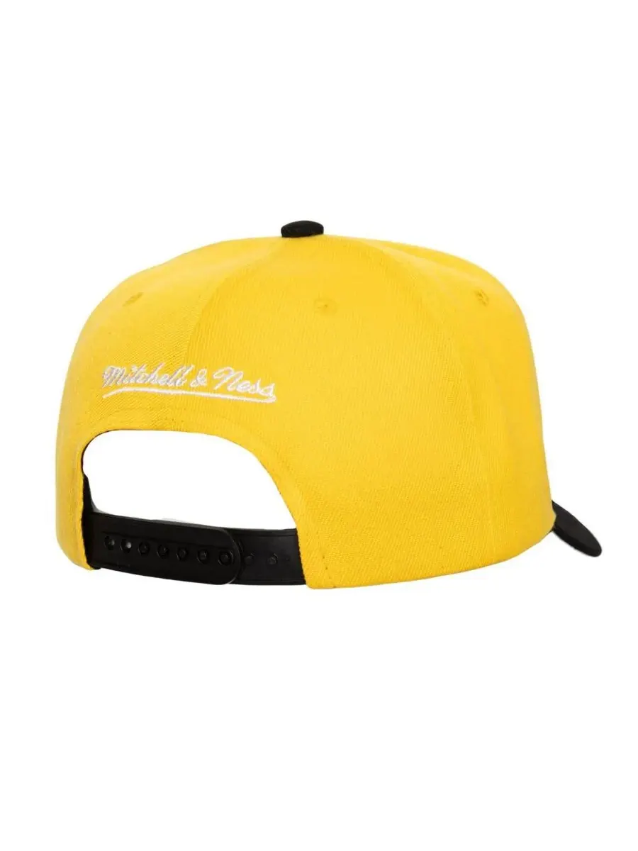Mitchell & Ness Мужская золотисто-черная бейсболка Boston Bruins Under Arch Two-Tone Pro Crown — изображение 2 из 3