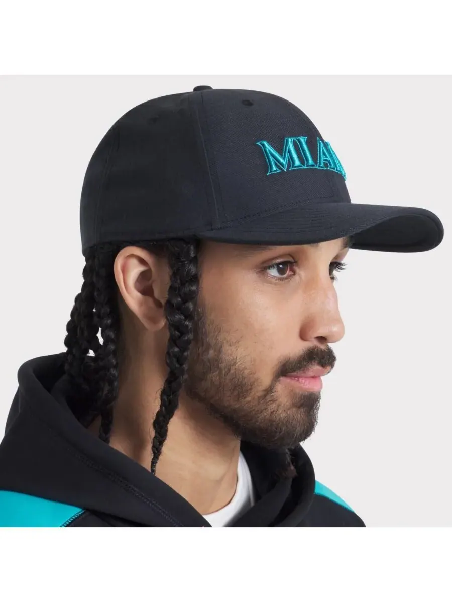 Nike Мужская черная бейсболка Miami Marlins 2025 City Connect Performance Swoosh Flex Hat — изображение 1 из 5, черный