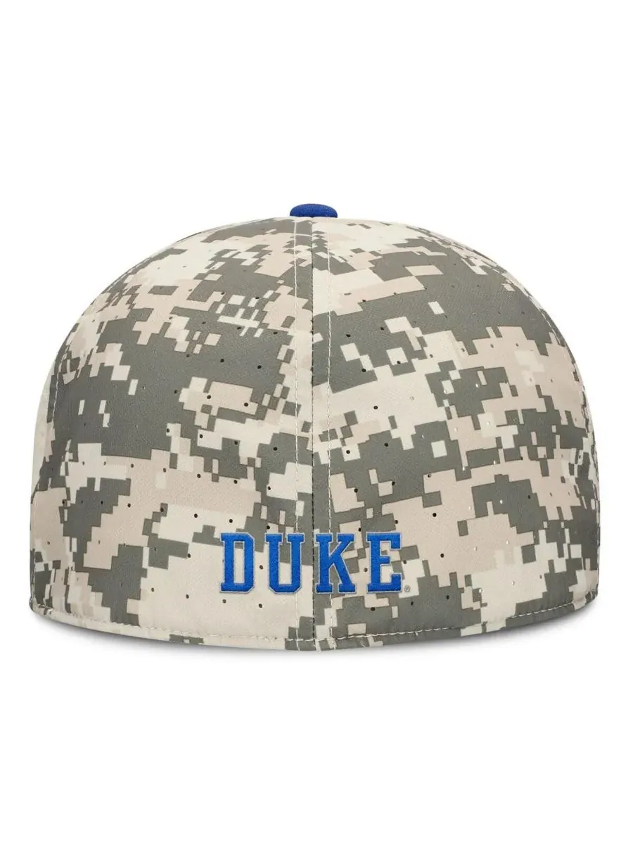 Nike Мужская кепка с цифровым камуфляжем Duke Blue Devils 2025 Dugout True Performance Fitted Hat — изображение 2 из 5