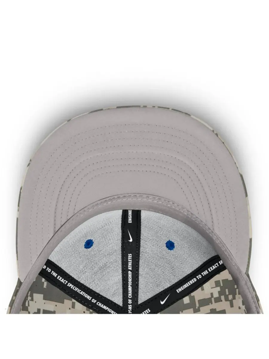 Nike Мужская кепка с цифровым камуфляжем Duke Blue Devils 2025 Dugout True Performance Fitted Hat — изображение 3 из 5