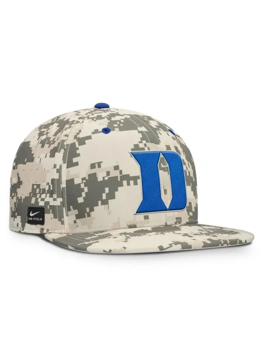 Nike Мужская кепка с цифровым камуфляжем Duke Blue Devils 2025 Dugout True Performance Fitted Hat — изображение 4 из 5