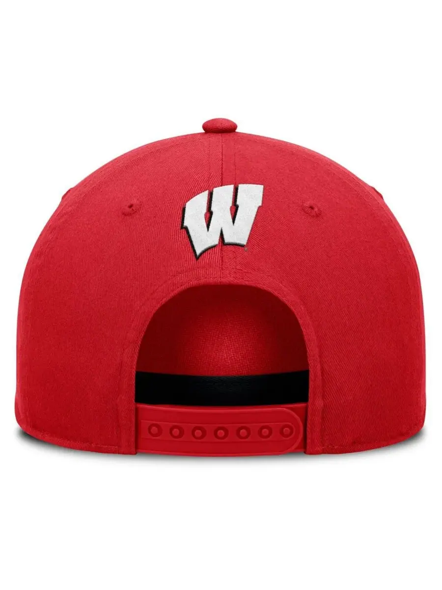 Fanatics Мужская красная регулируемая кепка с символикой команды Wisconsin Badgers, символикой — изображение 2 из 3, красный