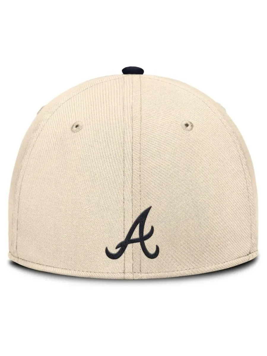 Nike Мужская бейсболка Atlanta Braves Statement Rise Performance Flex Hat натурального/темно-синего — изображение 2 из 4